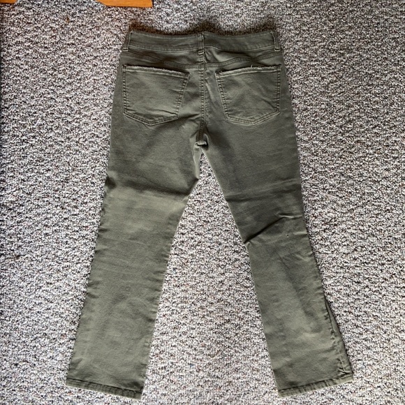 Green capris - Picture 2 of 5